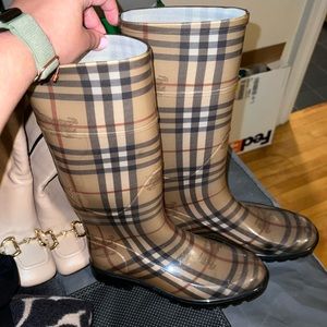 Burberry riding boots